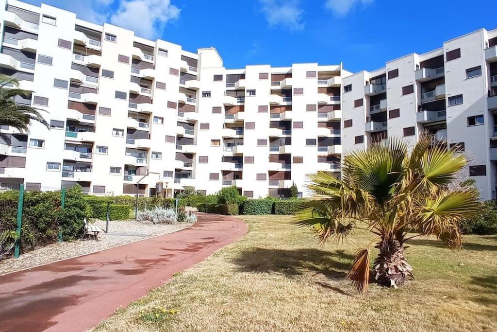 Appartement A 5Mn De La Mer Et Du Village De Noel - Draps Et Serviettes Non Fournis Le Barcares Luaran gambar